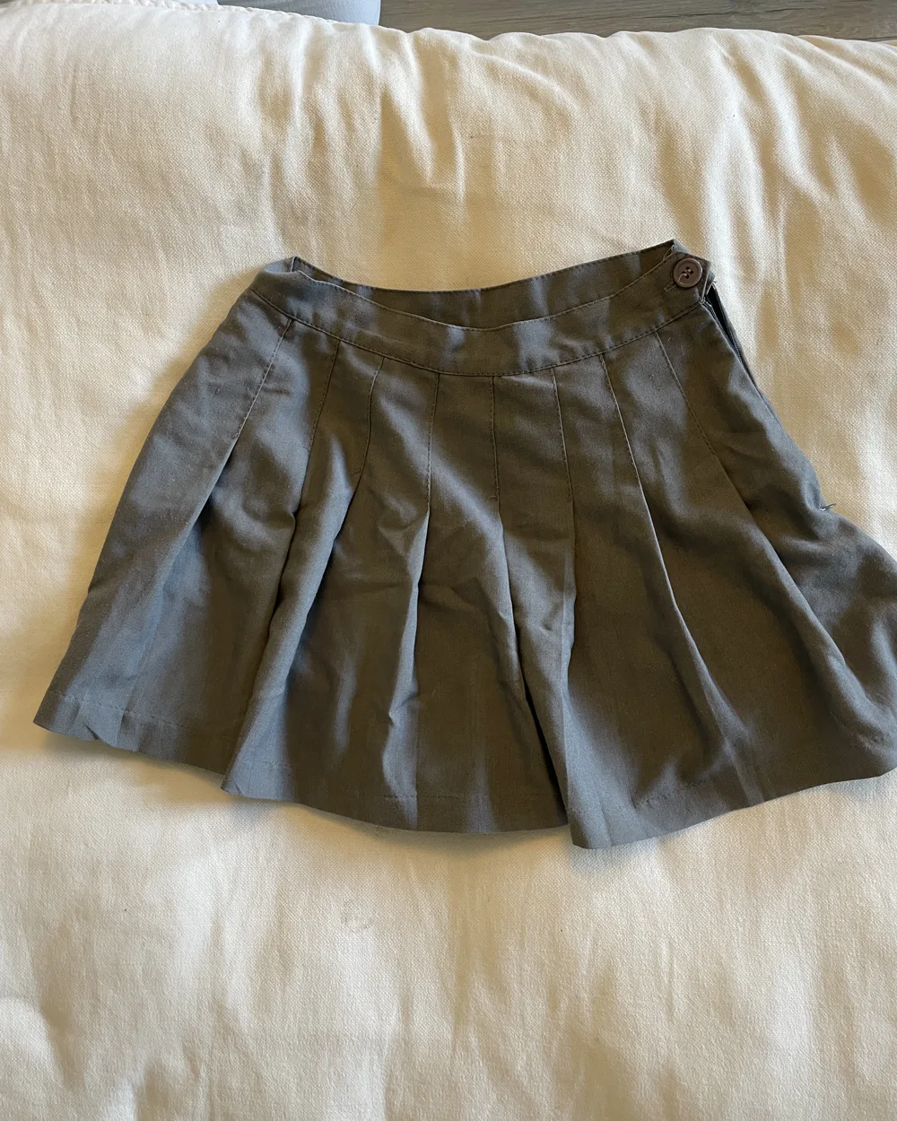 Gray pleated mini skirt, size M